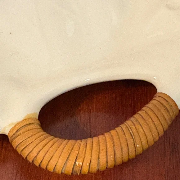 Set of 4 Vintage Ceramic Leaf Dishes with Tan Rattan Wrapped Handles - Picture 4 of 8